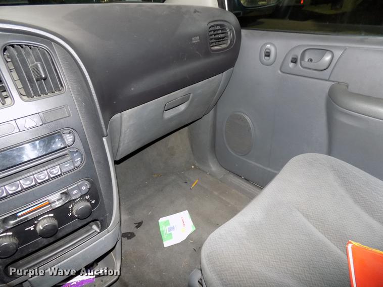 image for item DF4420 2005 Dodge Grand Caravan van