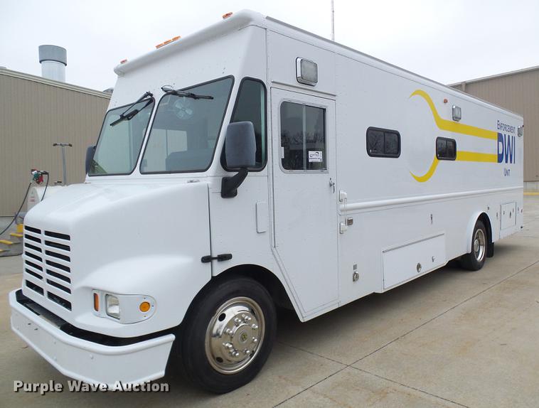 image for item DF7137 2003 Freightliner MT55 DWI/DUI enforcement/command center truck