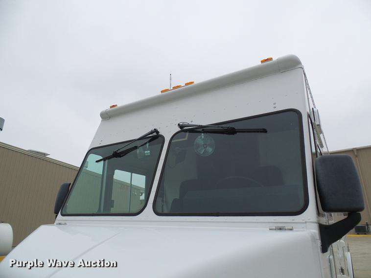 image for item DF7137 2003 Freightliner MT55 DWI/DUI enforcement/command center truck