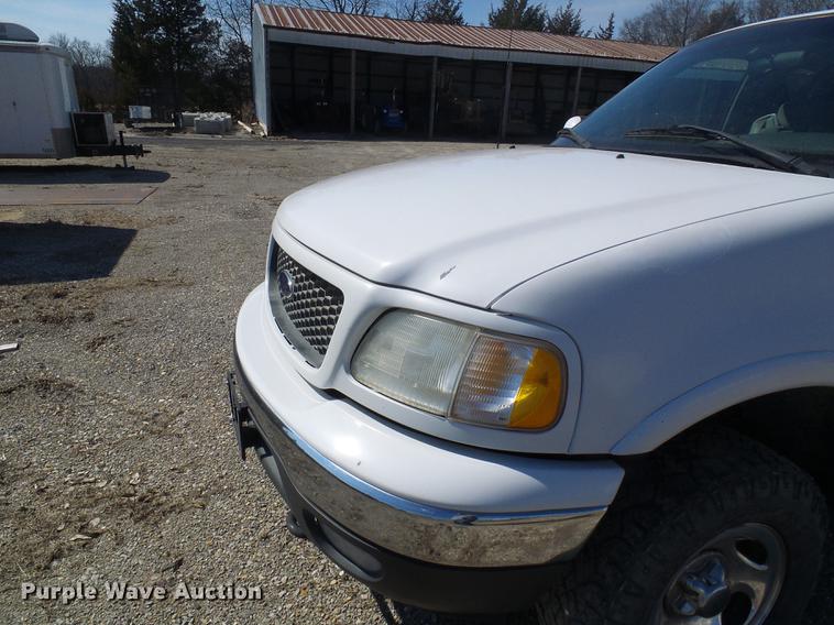 image for item DF7155 2001 Ford F150 SuperCab pickup truck