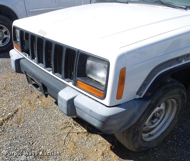 image for item DF7156 1999 Jeep Cherokee SUV
