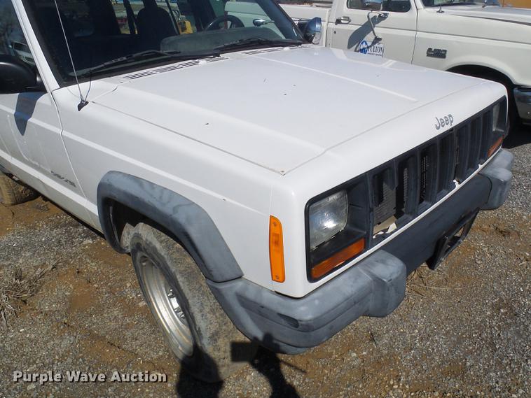 image for item DF7156 1999 Jeep Cherokee SUV