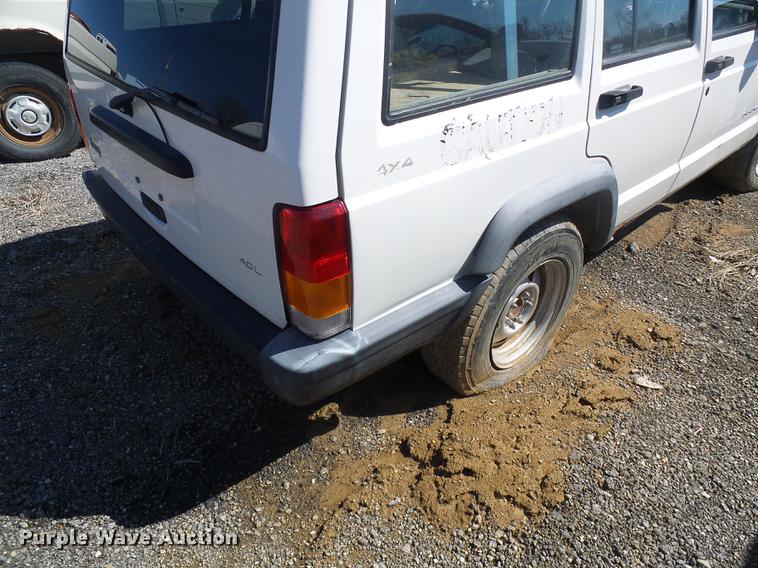 image for item DF7156 1999 Jeep Cherokee SUV