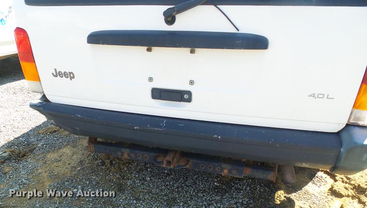 image for item DF7156 1999 Jeep Cherokee SUV