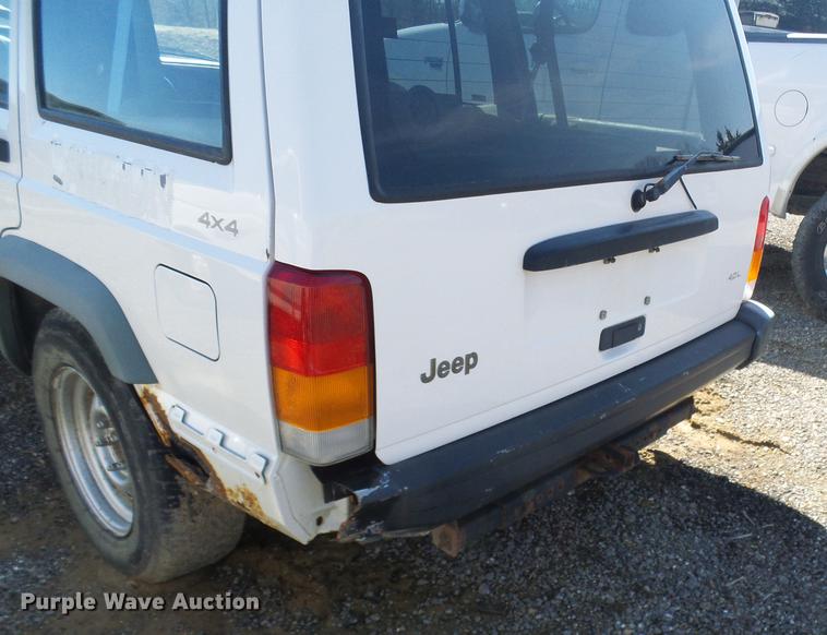 image for item DF7156 1999 Jeep Cherokee SUV