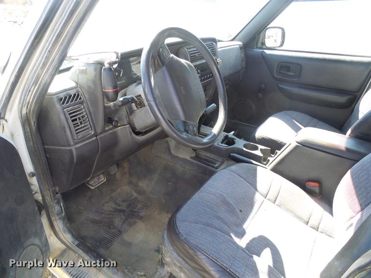 image for item DF7156 1999 Jeep Cherokee SUV