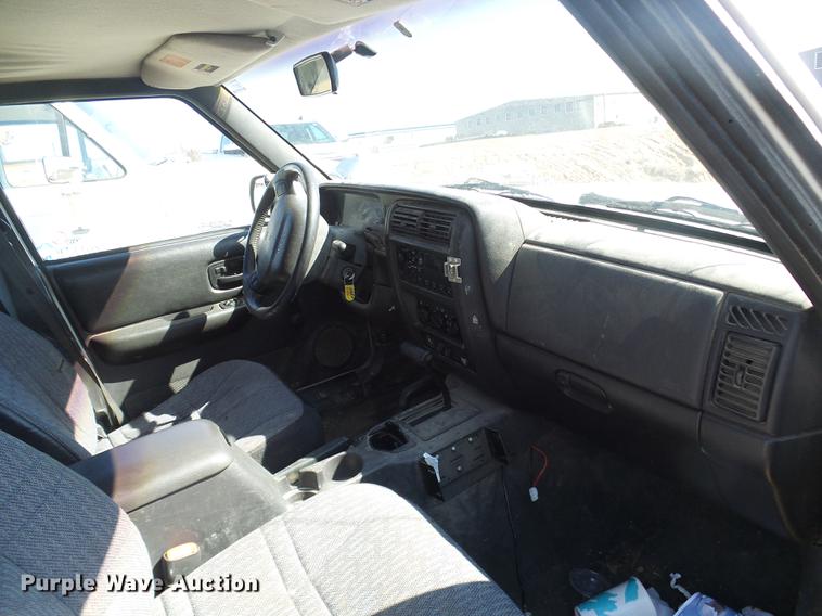 image for item DF7156 1999 Jeep Cherokee SUV