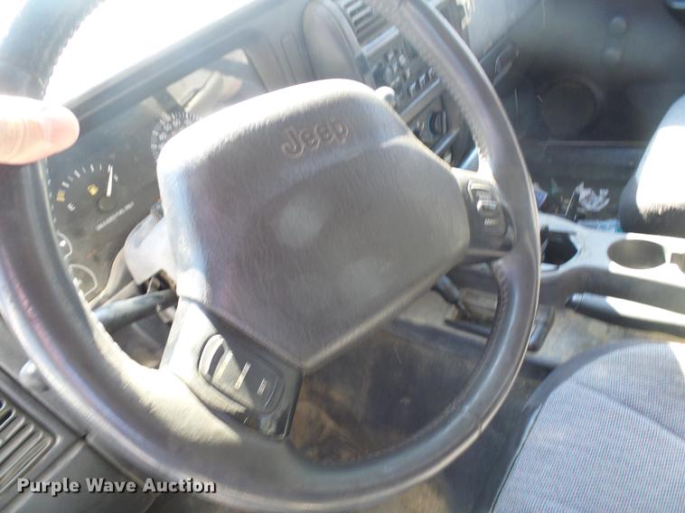 image for item DF7156 1999 Jeep Cherokee SUV