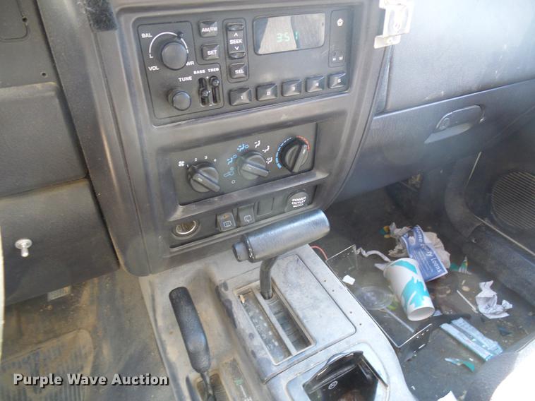 image for item DF7156 1999 Jeep Cherokee SUV