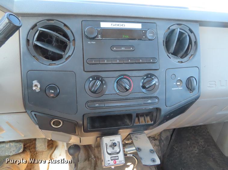 image for item DF7682 2008 Ford F250 Super Duty SuperCab pickup truck