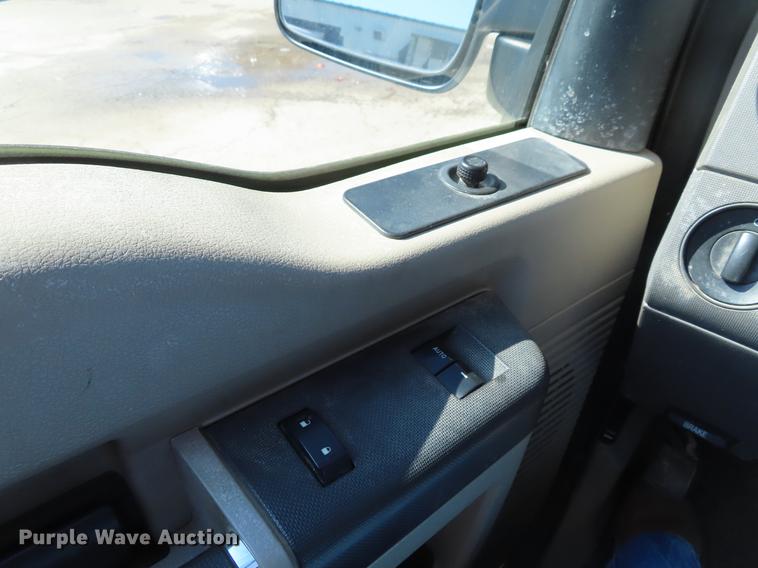 image for item DF7682 2008 Ford F250 Super Duty SuperCab pickup truck