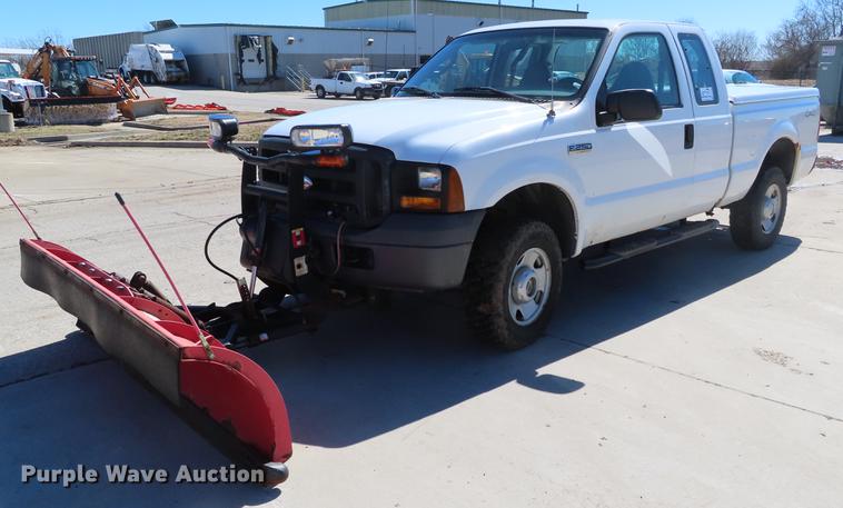 image for item DF7684 2006 Ford F250 Super Duty SuperCab pickup truck