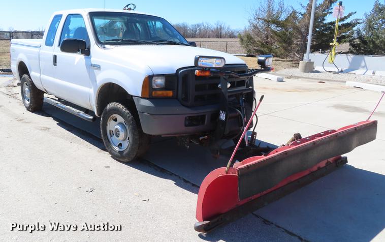 image for item DF7684 2006 Ford F250 Super Duty SuperCab pickup truck