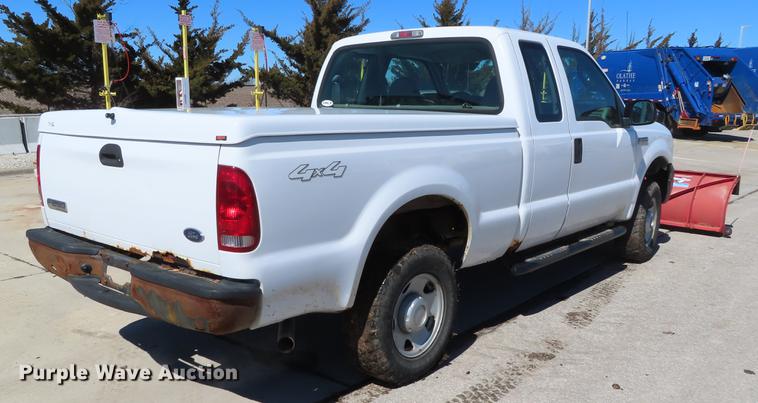 image for item DF7684 2006 Ford F250 Super Duty SuperCab pickup truck
