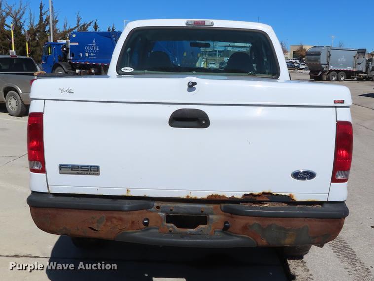 image for item DF7684 2006 Ford F250 Super Duty SuperCab pickup truck