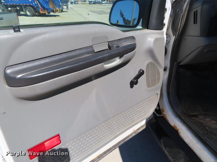 image for item DF7684 2006 Ford F250 Super Duty SuperCab pickup truck