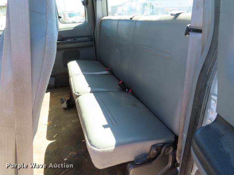 image for item DF7684 2006 Ford F250 Super Duty SuperCab pickup truck