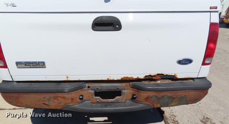 image for item DF7684 2006 Ford F250 Super Duty SuperCab pickup truck