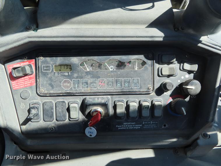 image for item DF7686 2002 John Deere 410G backhoe