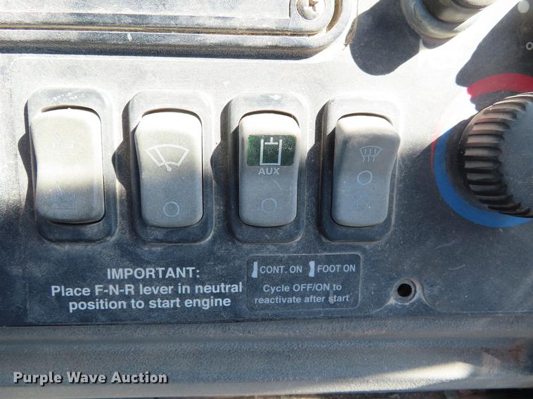 image for item DF7686 2002 John Deere 410G backhoe