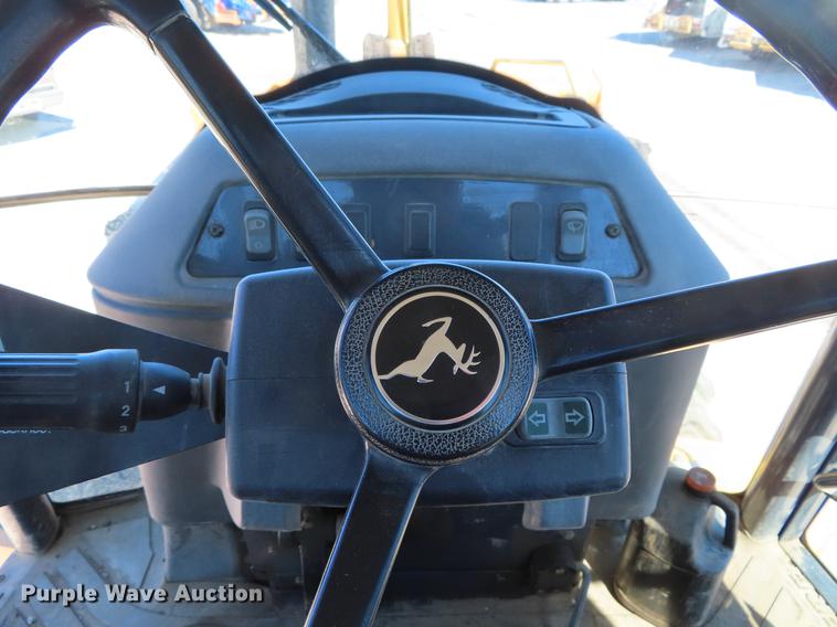 image for item DF7686 2002 John Deere 410G backhoe