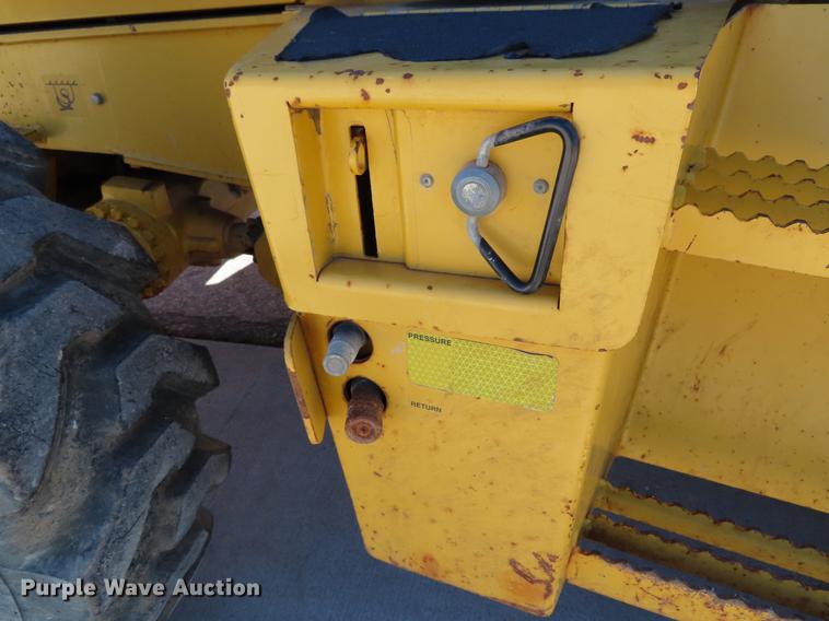 image for item DF7686 2002 John Deere 410G backhoe