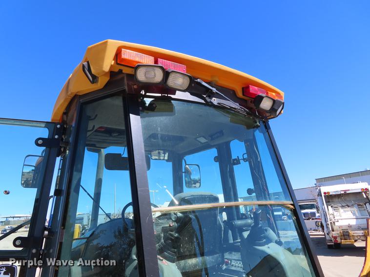 image for item DF7686 2002 John Deere 410G backhoe