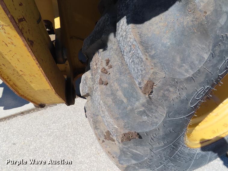 image for item DF7686 2002 John Deere 410G backhoe