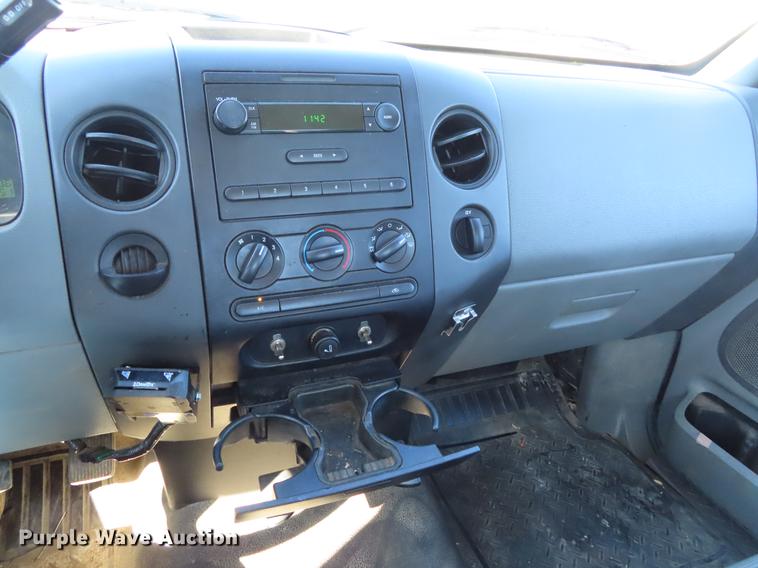 image for item DF7687 2005 Ford F150 pickup truck