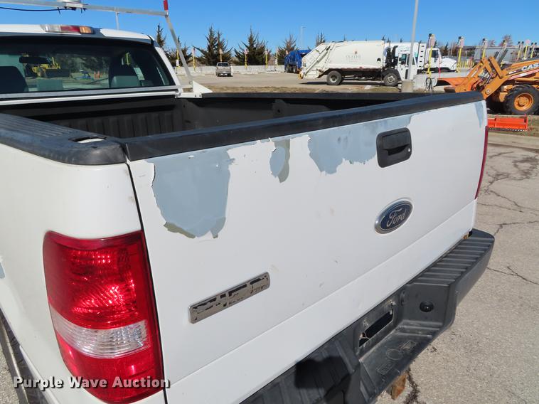 image for item DF7687 2005 Ford F150 pickup truck