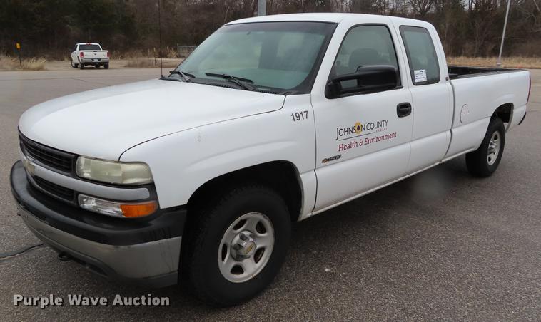 image for item DF7696 2001 Chevrolet Silverado 1500 Ext. Cab pickup truck