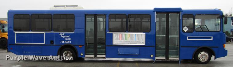 image for item DF7833 2005 Freightliner MB55 Champion shuttle bus