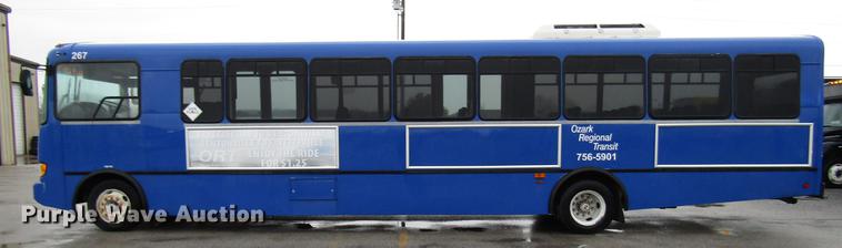 image for item DF7833 2005 Freightliner MB55 Champion shuttle bus