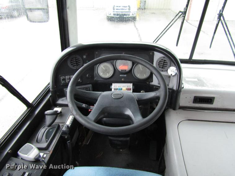 image for item DF7833 2005 Freightliner MB55 Champion shuttle bus