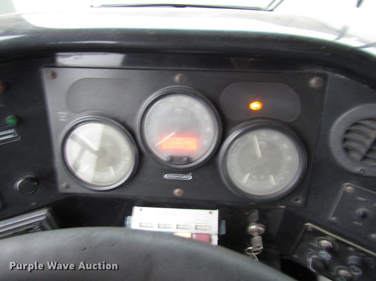 image for item DF7833 2005 Freightliner MB55 Champion shuttle bus