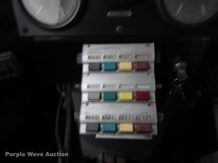 image for item DF7833 2005 Freightliner MB55 Champion shuttle bus