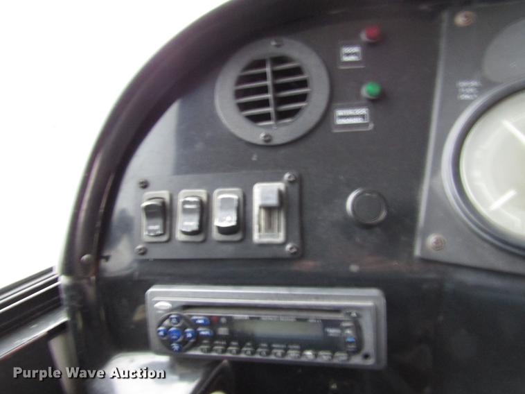 image for item DF7833 2005 Freightliner MB55 Champion shuttle bus