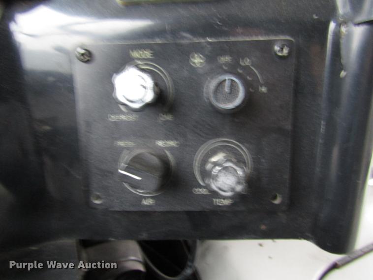 image for item DF7833 2005 Freightliner MB55 Champion shuttle bus