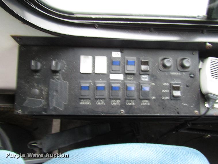 image for item DF7833 2005 Freightliner MB55 Champion shuttle bus