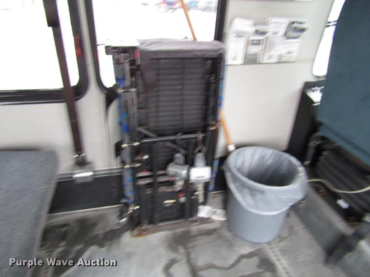 image for item DF7833 2005 Freightliner MB55 Champion shuttle bus