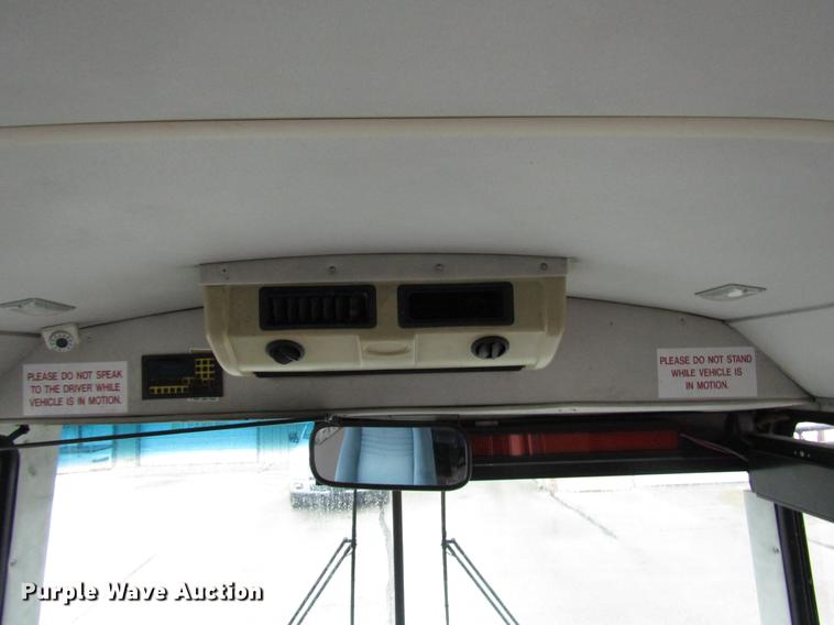 image for item DF7833 2005 Freightliner MB55 Champion shuttle bus