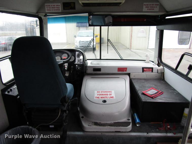 image for item DF7833 2005 Freightliner MB55 Champion shuttle bus