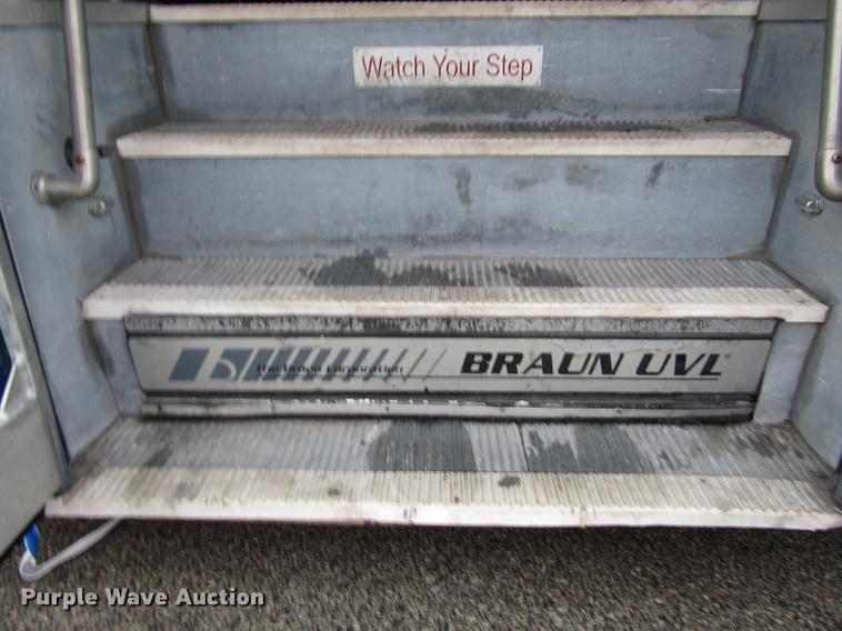 image for item DF7833 2005 Freightliner MB55 Champion shuttle bus