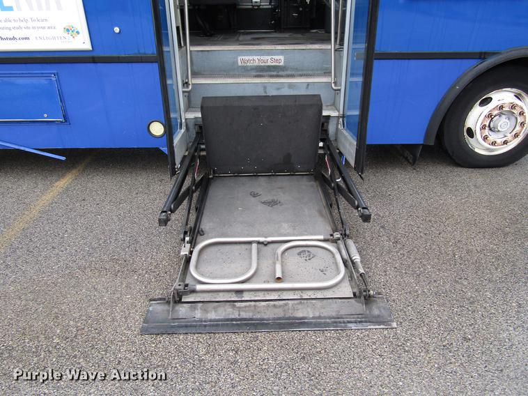 image for item DF7833 2005 Freightliner MB55 Champion shuttle bus