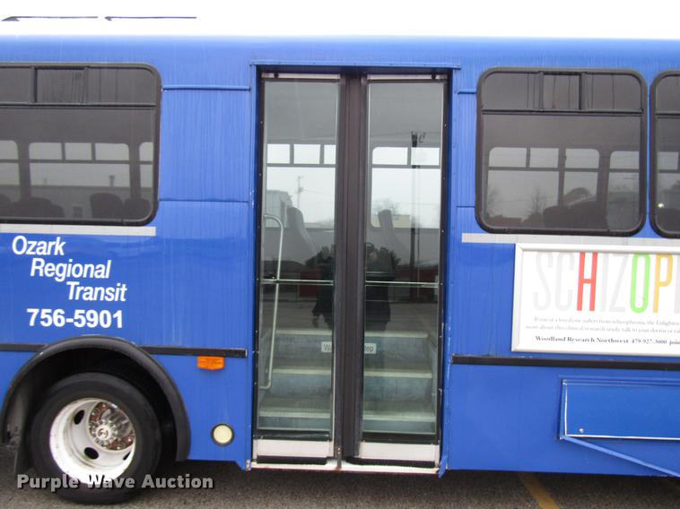 image for item DF7833 2005 Freightliner MB55 Champion shuttle bus