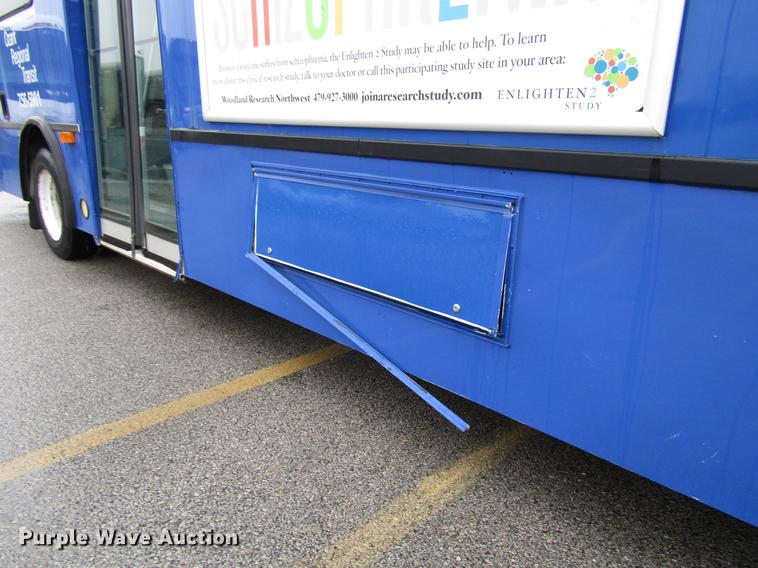 image for item DF7833 2005 Freightliner MB55 Champion shuttle bus