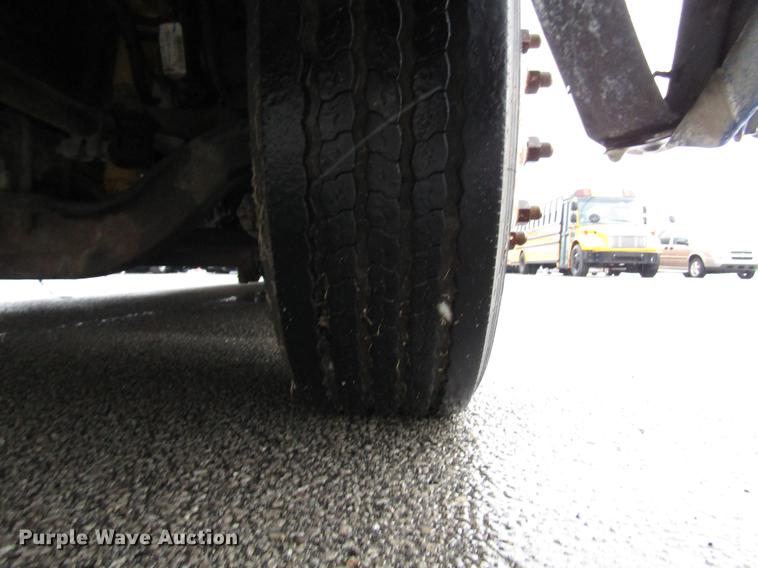 image for item DF7833 2005 Freightliner MB55 Champion shuttle bus