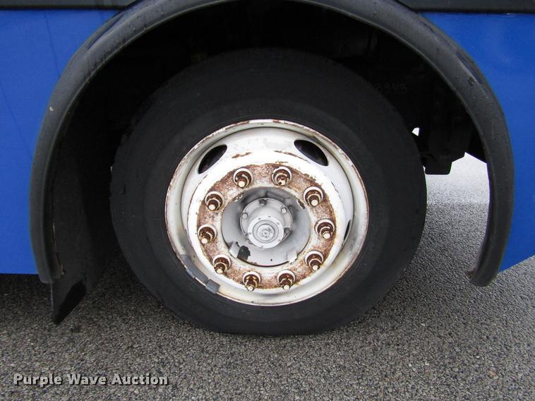 image for item DF7833 2005 Freightliner MB55 Champion shuttle bus