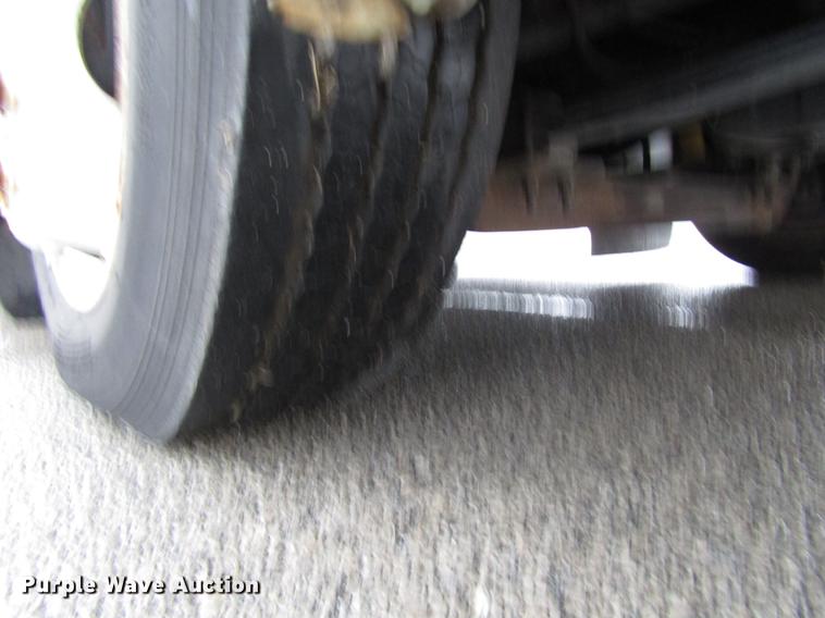 image for item DF7833 2005 Freightliner MB55 Champion shuttle bus