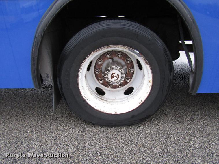 image for item DF7833 2005 Freightliner MB55 Champion shuttle bus